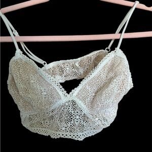 🤍 Victoria’s Secret Lace Bralette – Size M 🤍